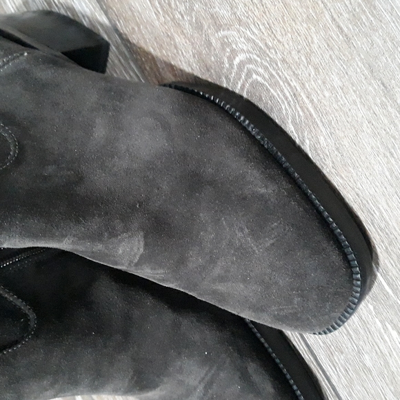 Via Spiga dark grey suede zip ankle boots. Size 5.5. Mint condition - Picture 2 of 12